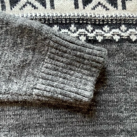 Lands’ End Wool Blend Long Sleeve Snowflake Sweater Gray White Size Small - Picture 4 of 11